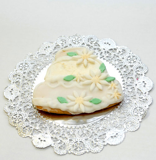Wedding-Cake-Cookie-Favor-White-Champagne